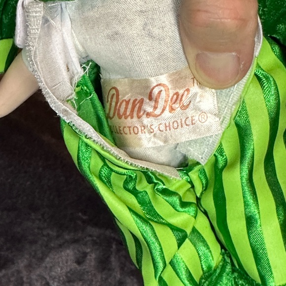 Cute Shamrock with his pot of gold - Picture 9 of 11